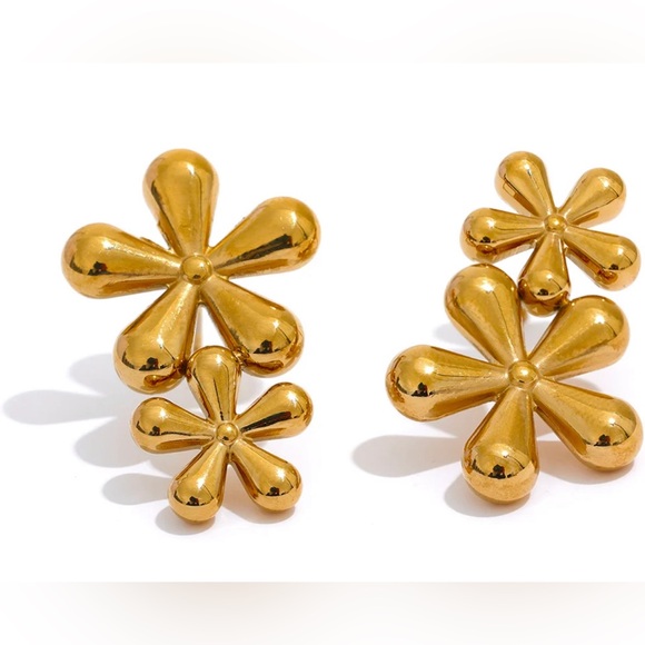 18K Gold Plated Stainless Steel Floral Stud Earrings main image 0